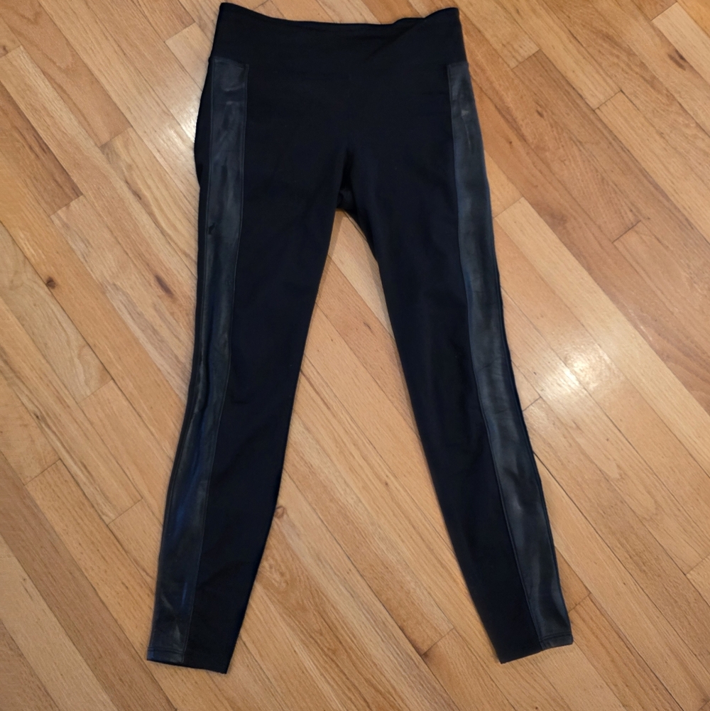 Athleta Leggings With Flaw